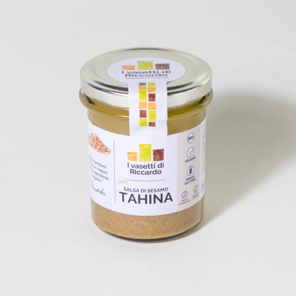 Immagine che presenta il vasetto della salsa di sesamo tahina