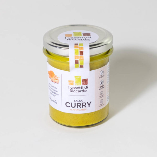 Immagine che presenta il vasetto della salsa al curry.